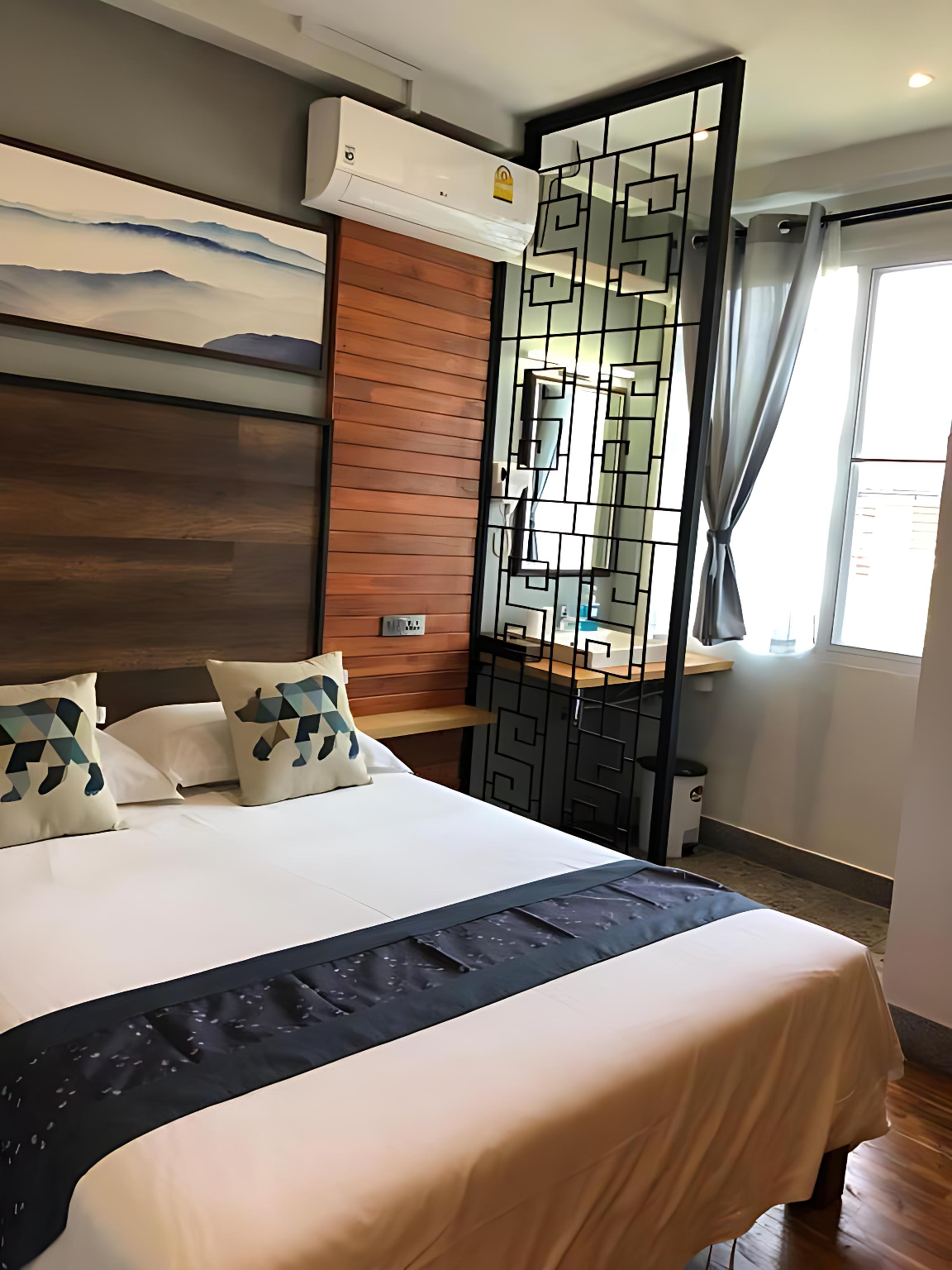 Standard, Queen Bed, Building B