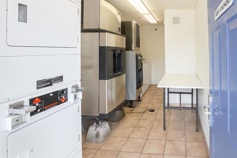 Motel6 Grand Prairie, TX - Near Six Flags Drive 44/44