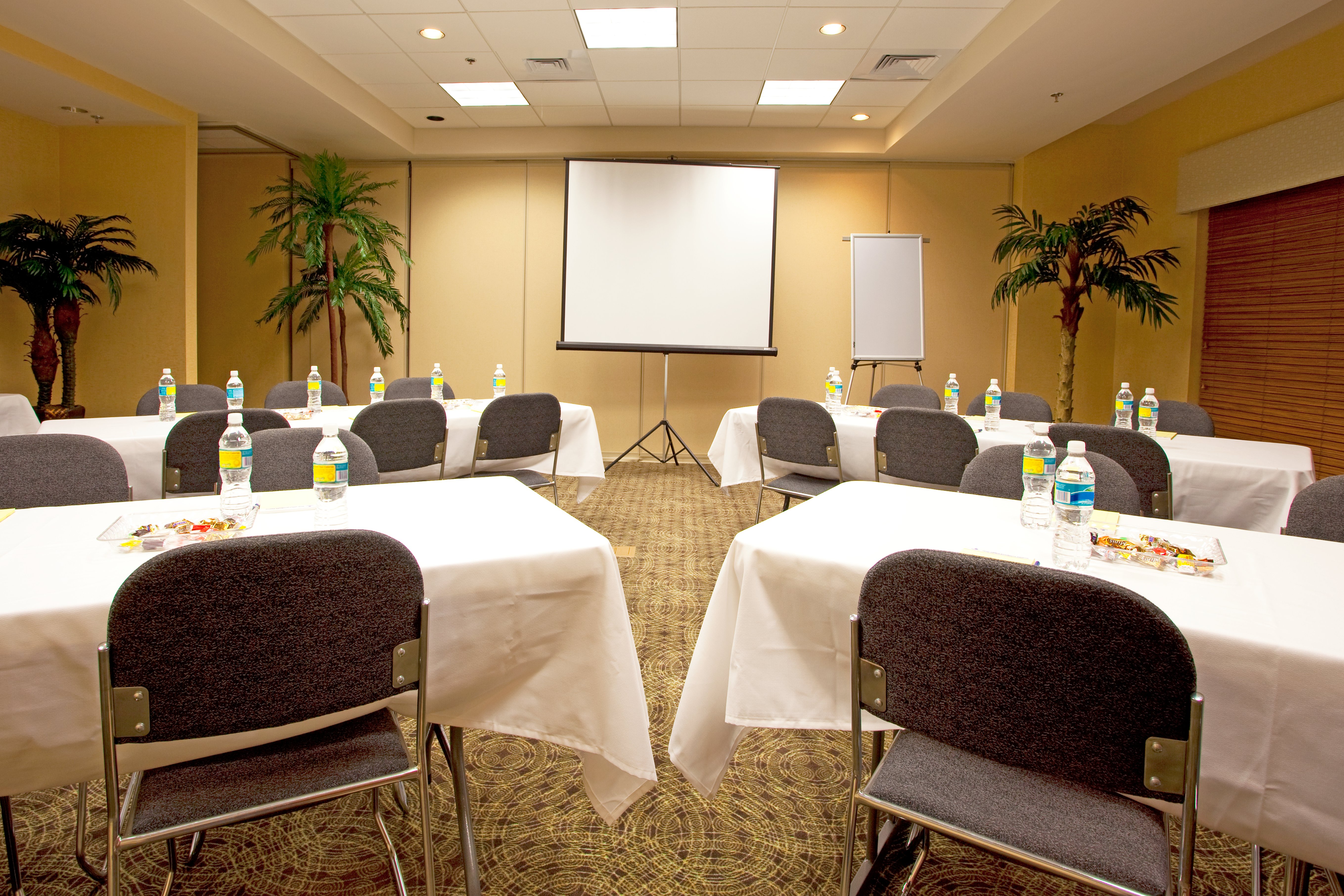 Holiday Inn Express Hotel & Suites Chaffee - Jacksonville West 44/49