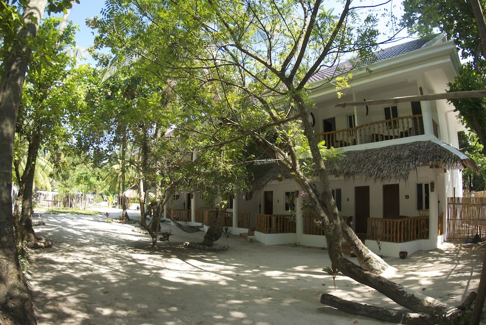 Evolution Dive And Beach Resort 43/46