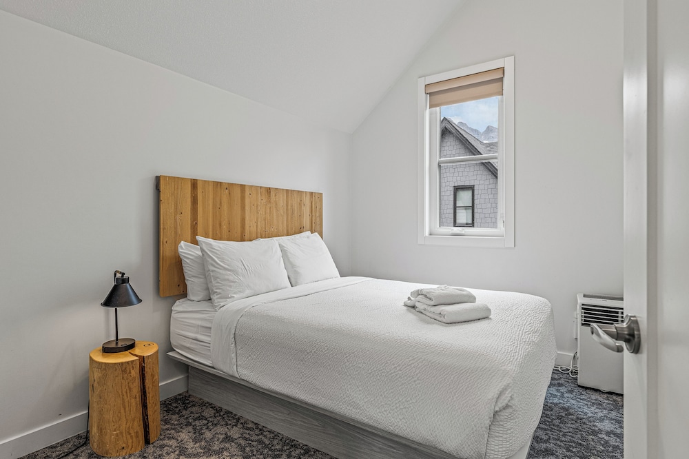 Basecamp Resorts Canmore 19/50