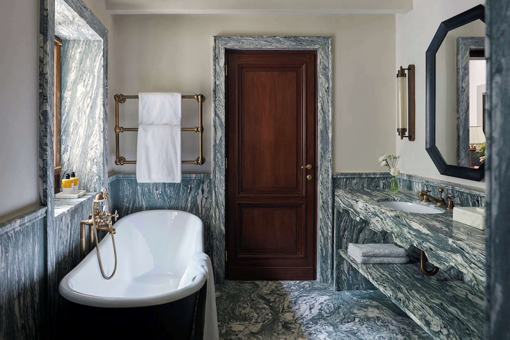 Premium, King Bed, Villa San Michele A Belmond Hotel Florence 3/5