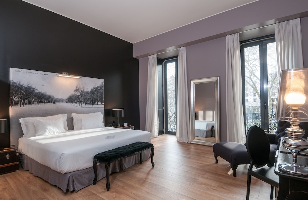 DELUXE, DOUBLE OR TWIN BED, BALCONY