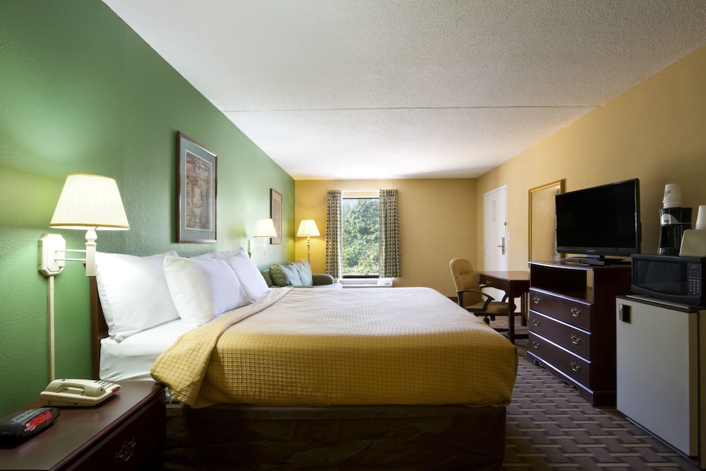 Red Roof Inn and Suites Duncan 7/21