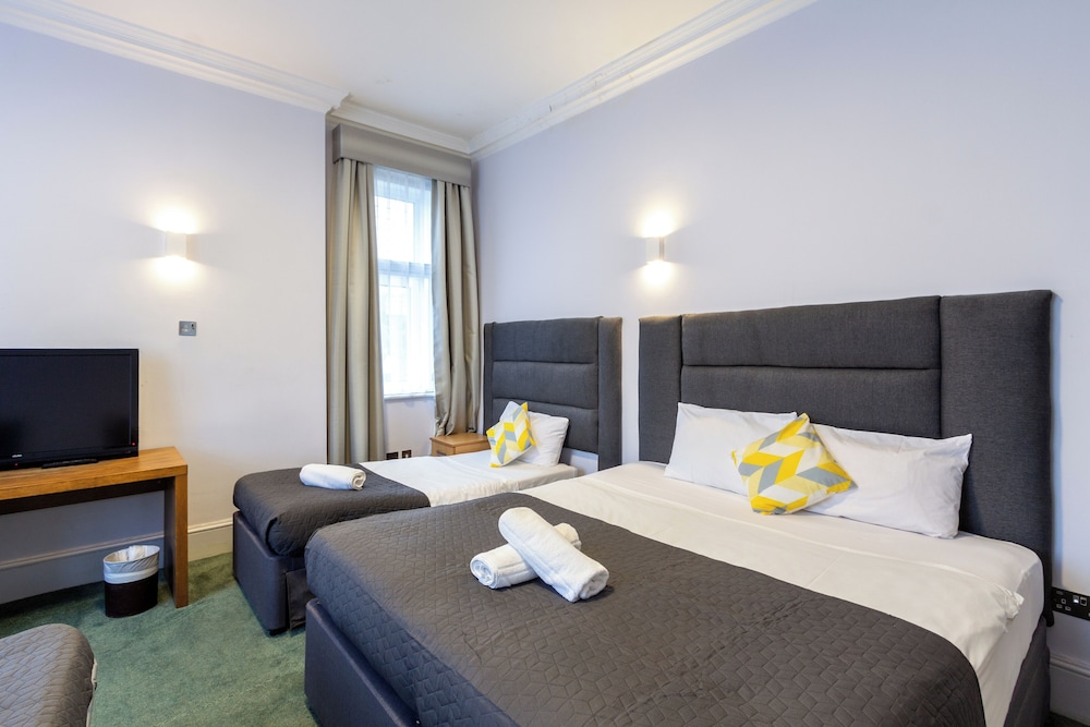 Family, 1 Single and 2 Double Beds, Sofa