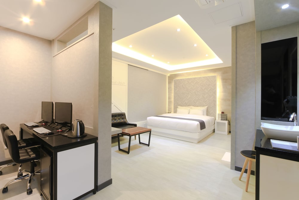 City Hotel G&G 11/45