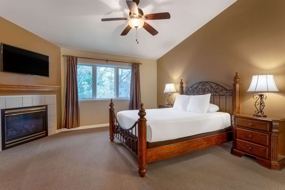 Tamarack Wisconsin Dells a Ramada by Wyndham 12/50