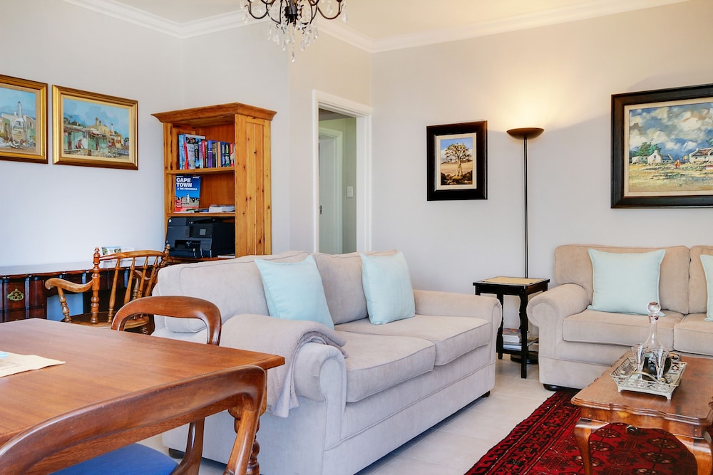 Bluegum Hill Guesthouse Apartments 22/35