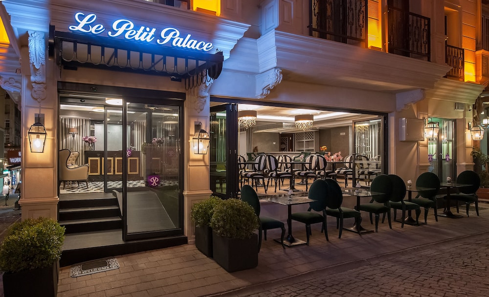 Le Petit Palace Hotel 34/50