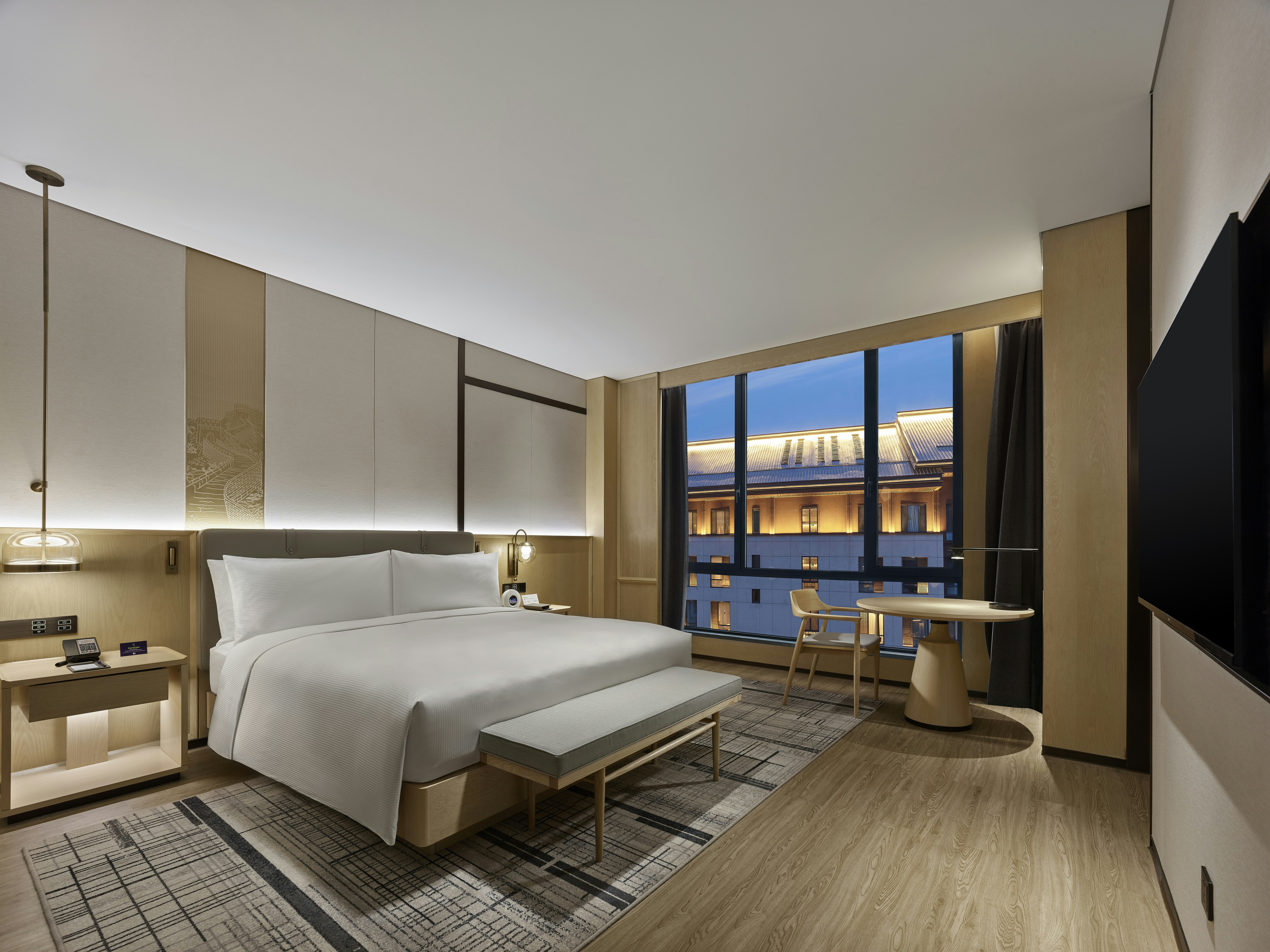 1 BEDROOM, SUITE, KING BED