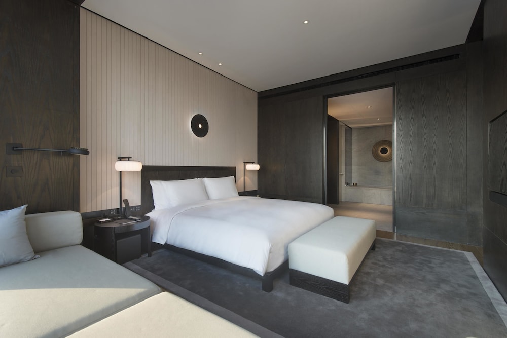 Hyatt Regency Wuhan Optics Valley 8/57
