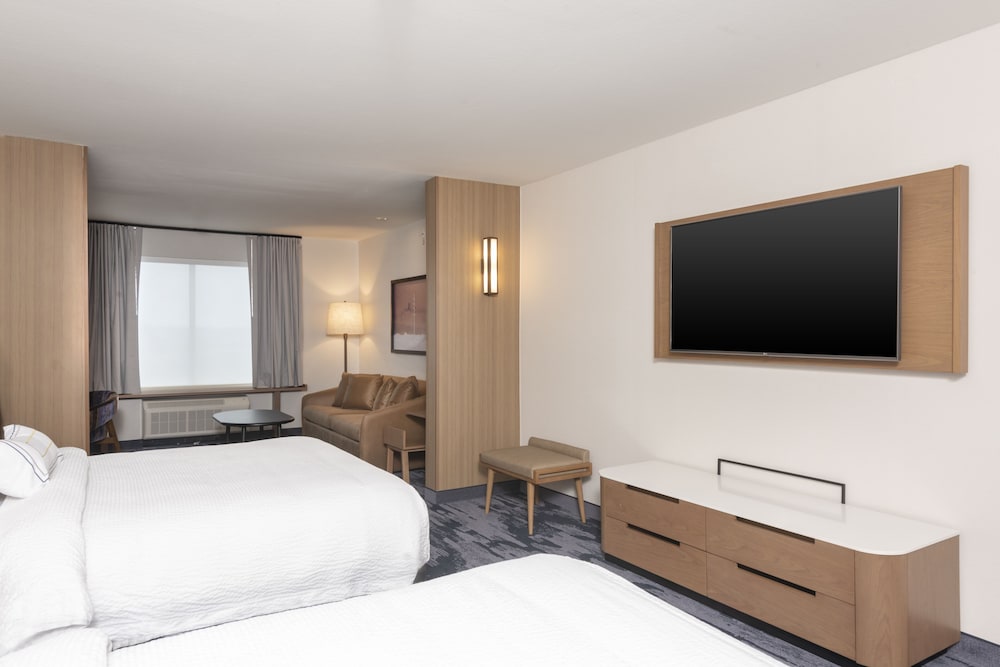 Fairfield Inn And Suites Fair Oaks Farms 20/56