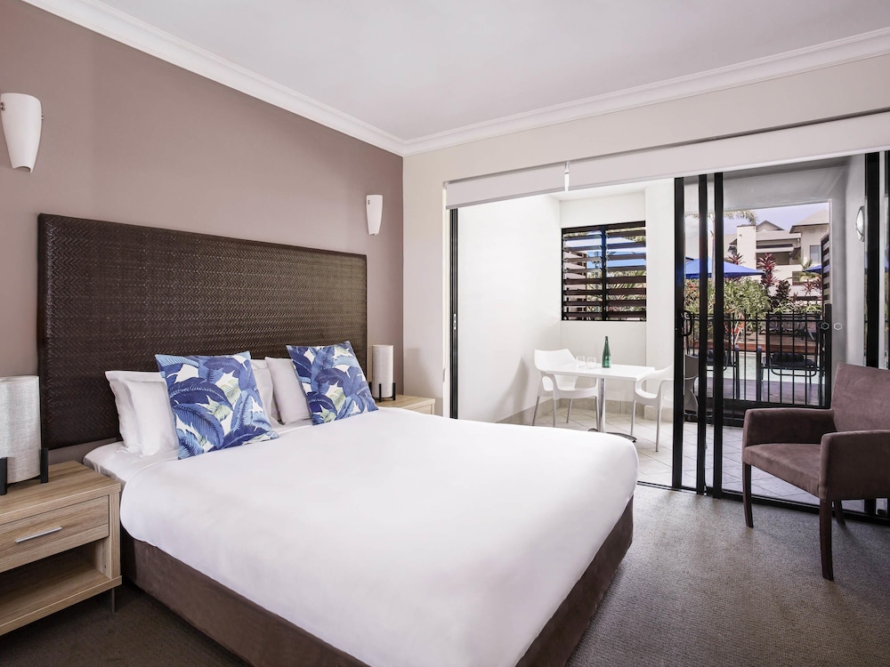 2 BEDROOMS, SWIM OUT, DUAL KEY