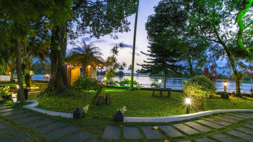 Lake Haven Island Resorts 17/34