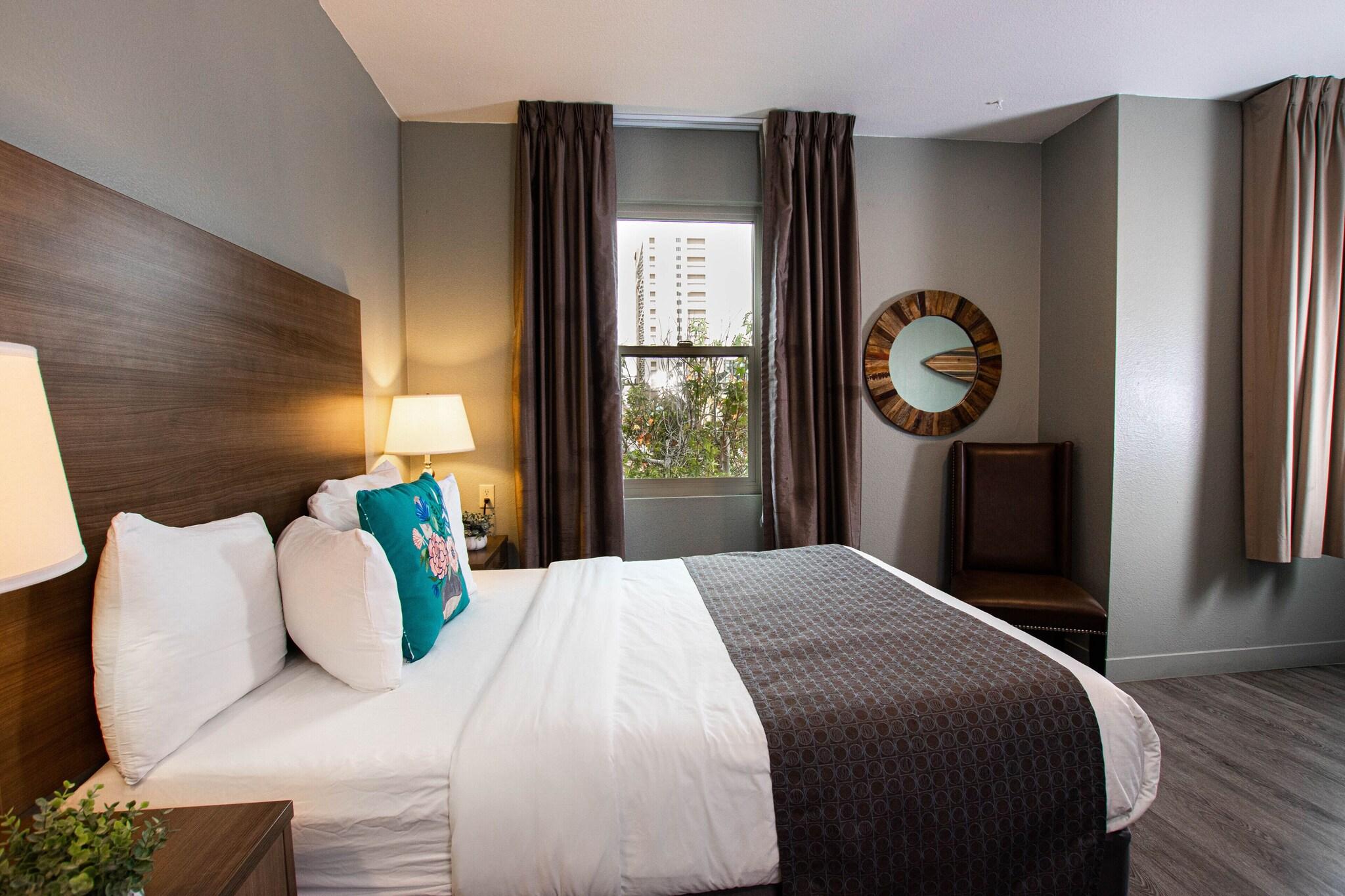 Room, Queen Bed, Urban Boutique Hotel 2/7