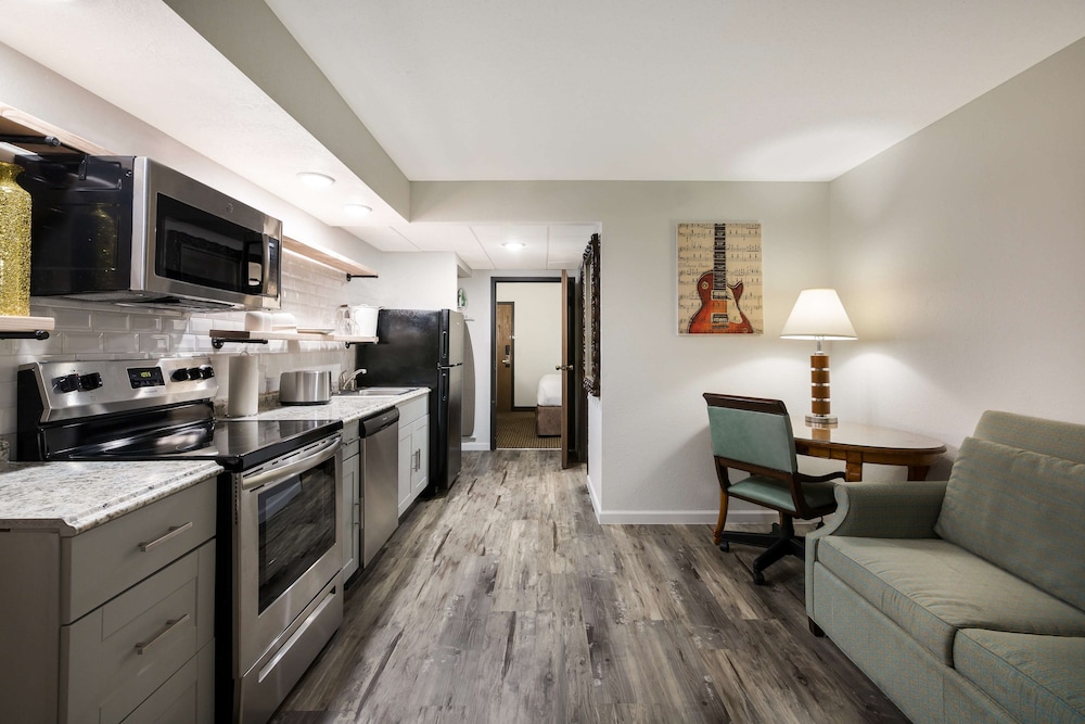 Revel Hotel Minot, SureStay Collection by Best Western 42/66
