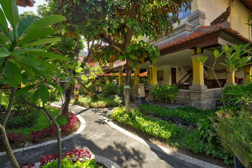 Royal Hotel and Villa Bali 38/48