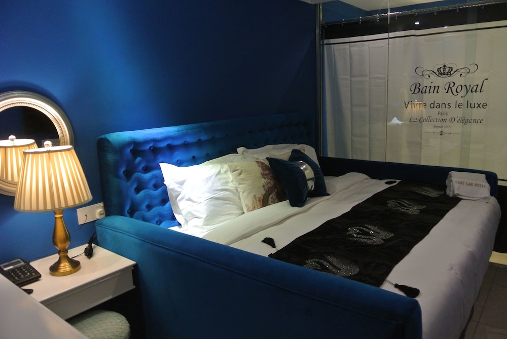 1 Day Car Hotel Station 18 19/38