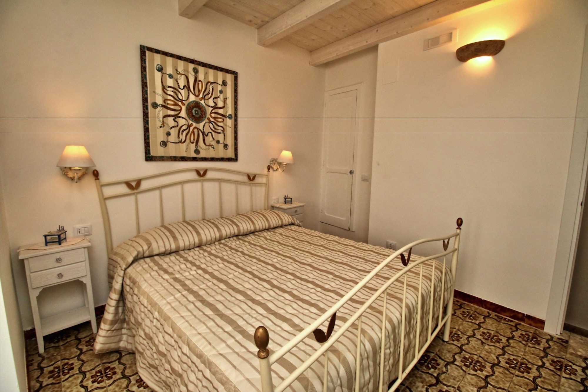 VICTORIAN, APARTMENT, TERRACE