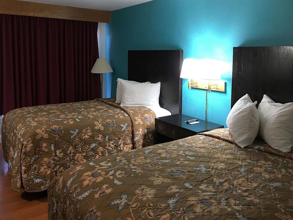 Days Inn by Wyndham Thomson 11/27