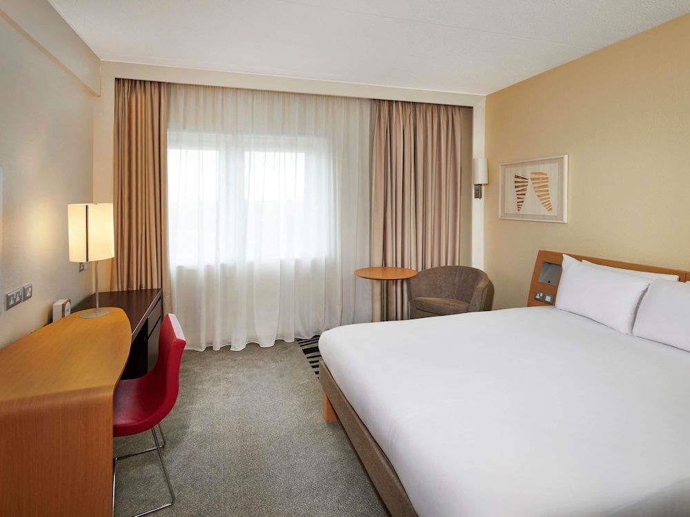 EXECUTIVE, QUEEN BED