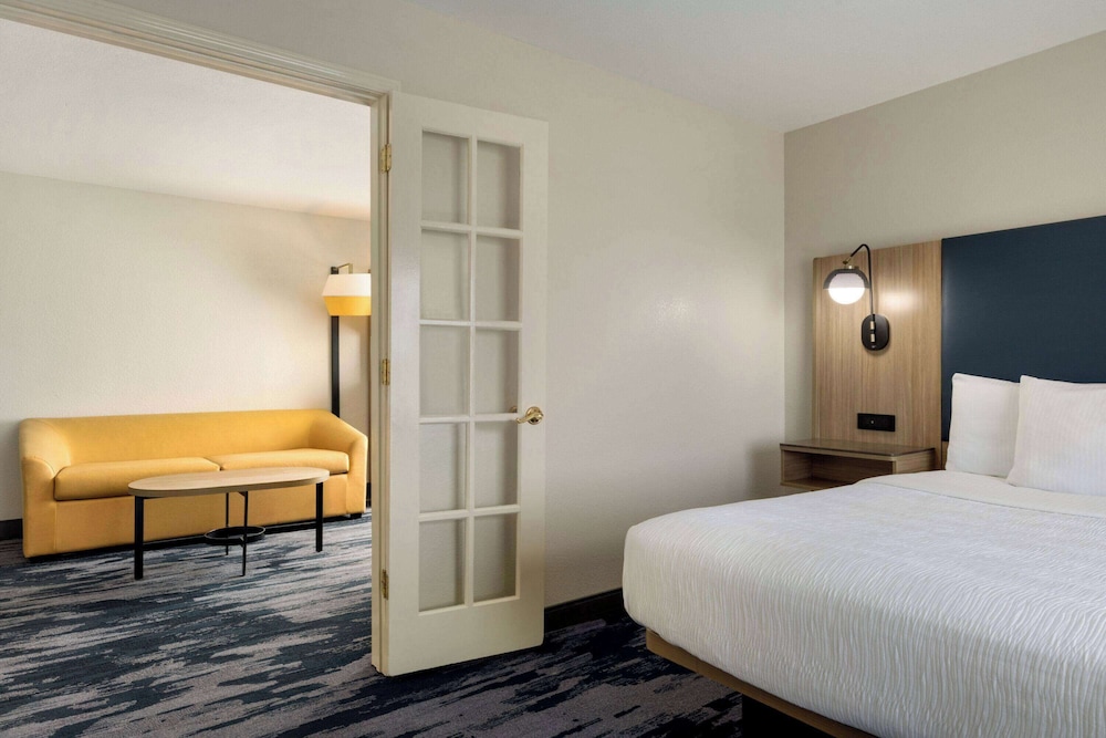 1 Bedroom, Suite, King Bed, Sofa, Accessible