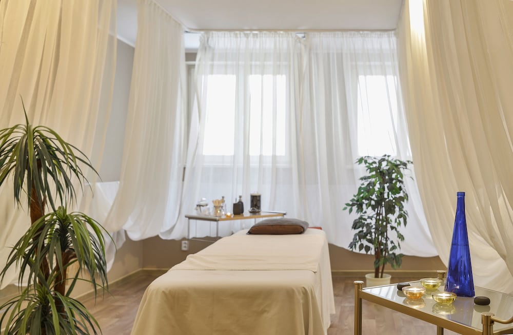 HOTEL CONTINENTAL 33/64