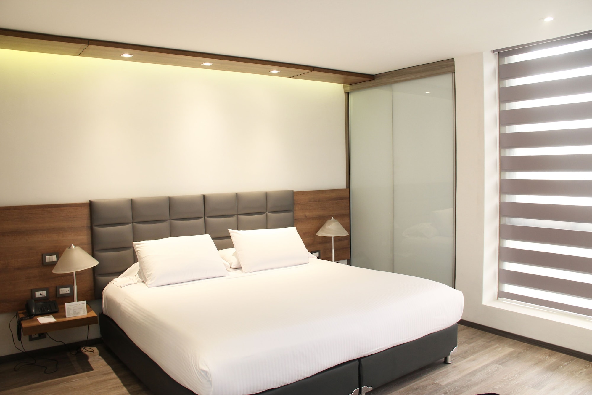 SUPERIOR, KING BED