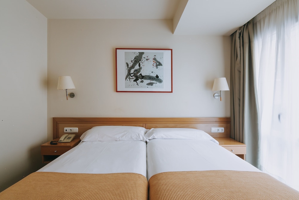 Hotel Zaragoza Plaza 13/50