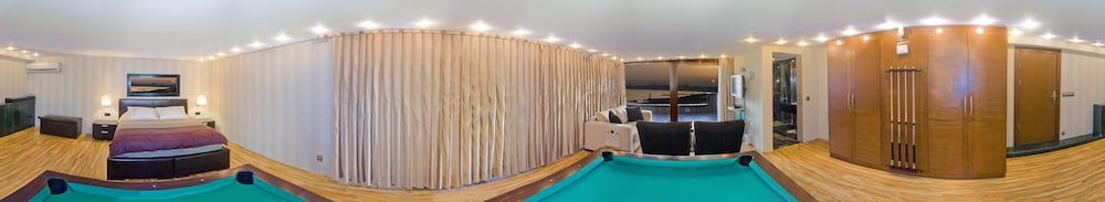 Bella Hotel 30/45