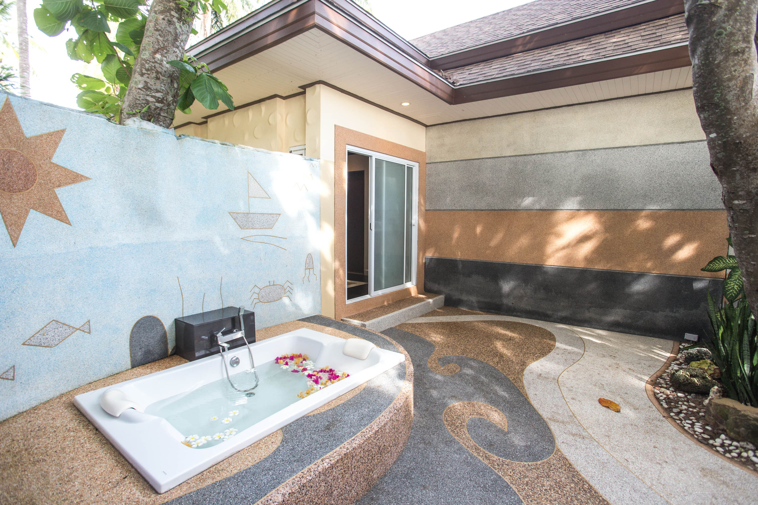Hotel and Beach Bungalow at Lanta Resort 25/55