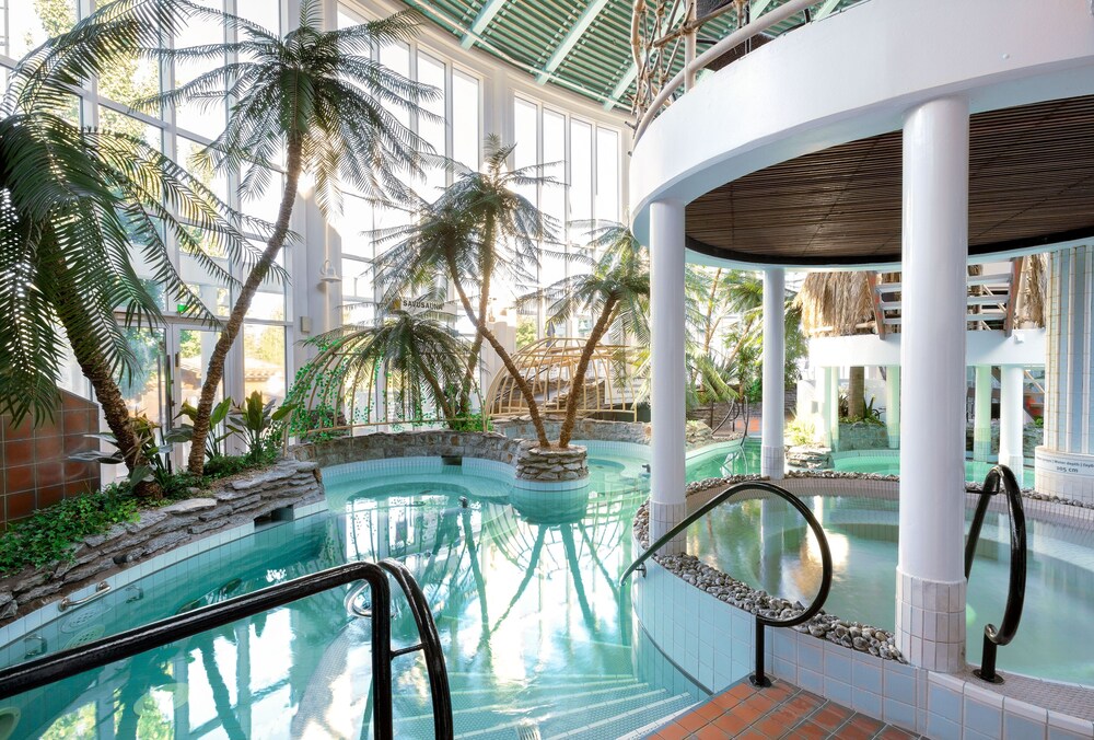 swimming pool spa