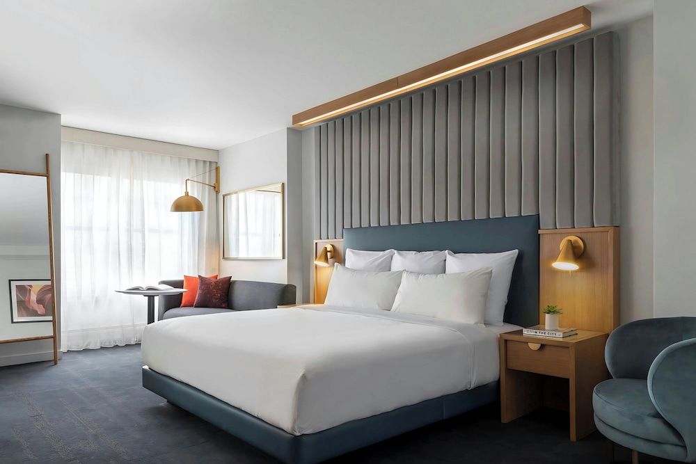1 BEDROOM, SUITE