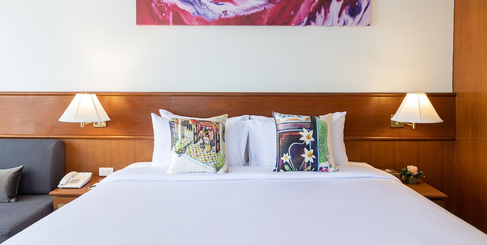 Royal Phuket City Hotel 24/90