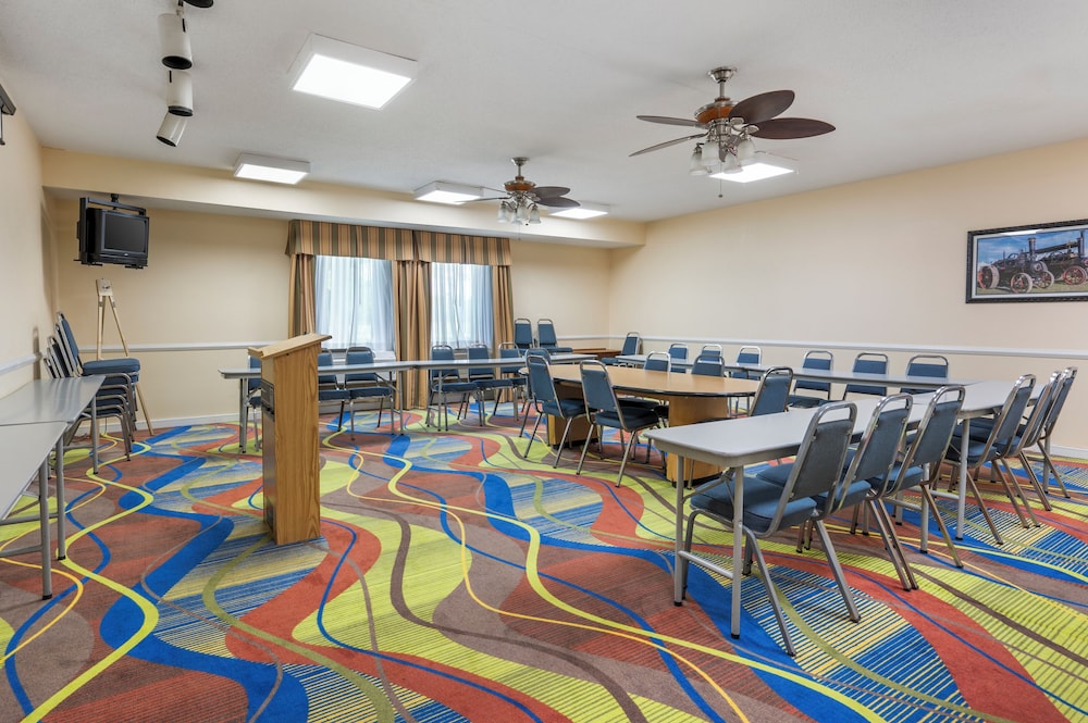Quality Inn & Suites Near Amish Country 48/53