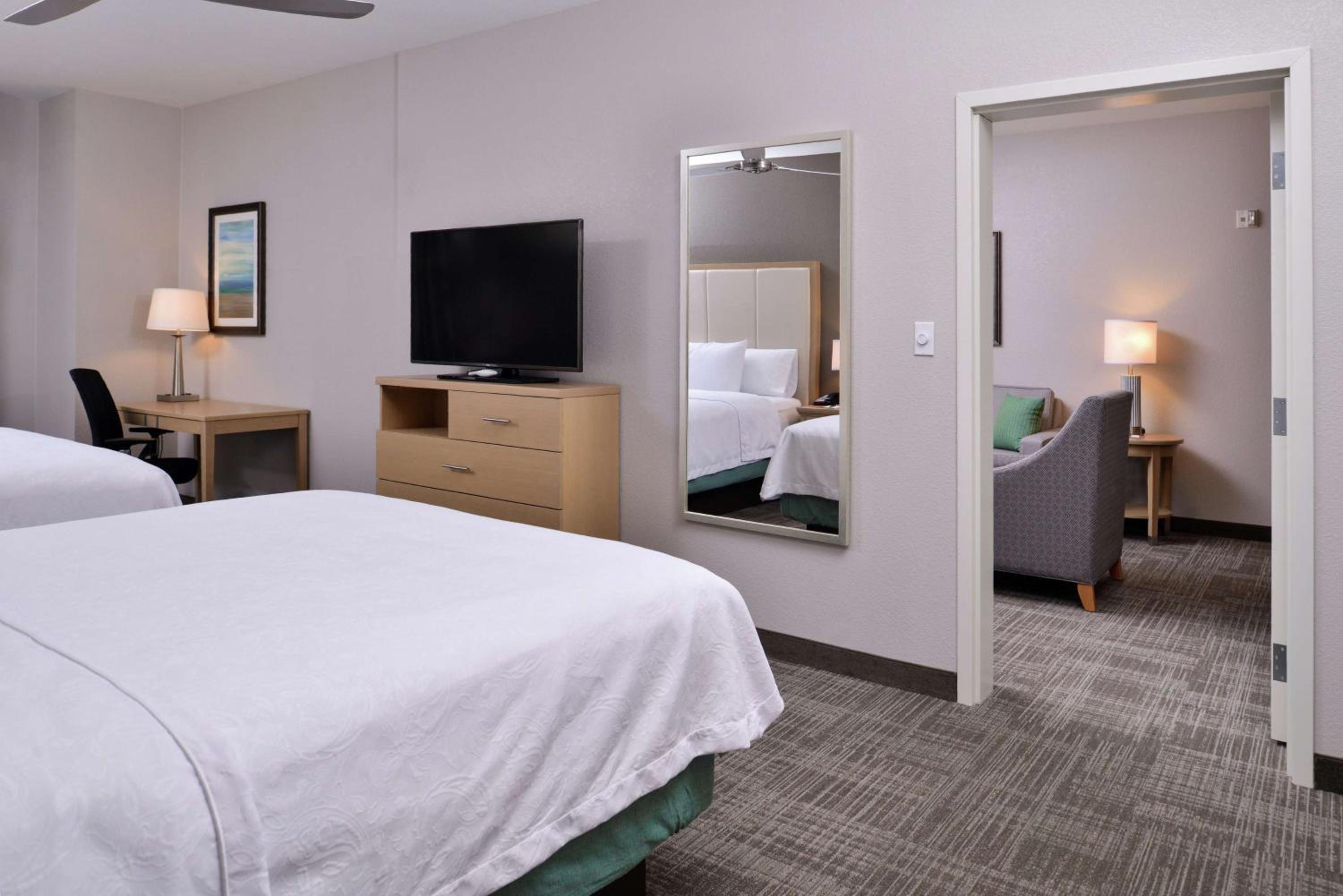 1 Bedroom, Suite, 2 Queen Beds, Sofa