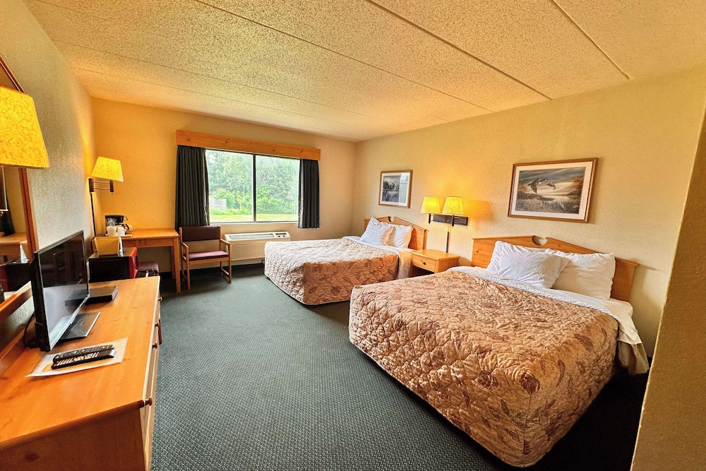 Shell Lake Lodge, a Travelodge by Wyndham 20/55