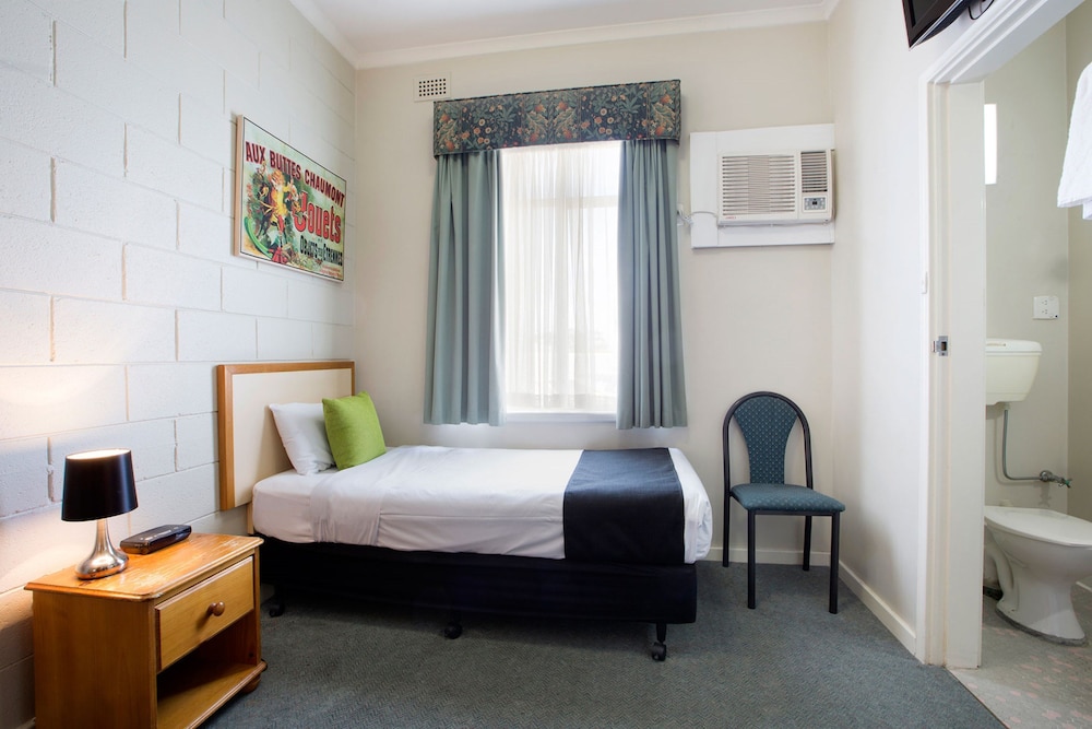 REX HOTEL 13/67