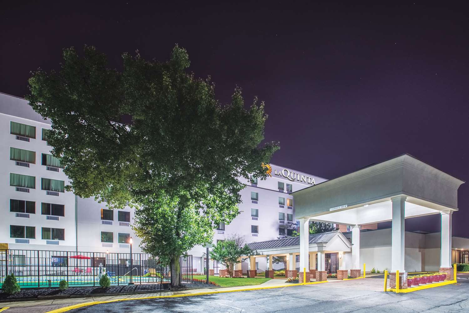 La Quinta Inn & Suites by Wyndham DC Metro Capital Beltway 6/55