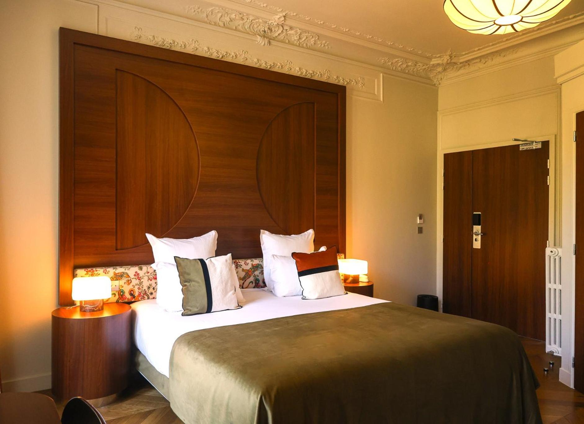 Executive, 1 Double and 1 Single Bed