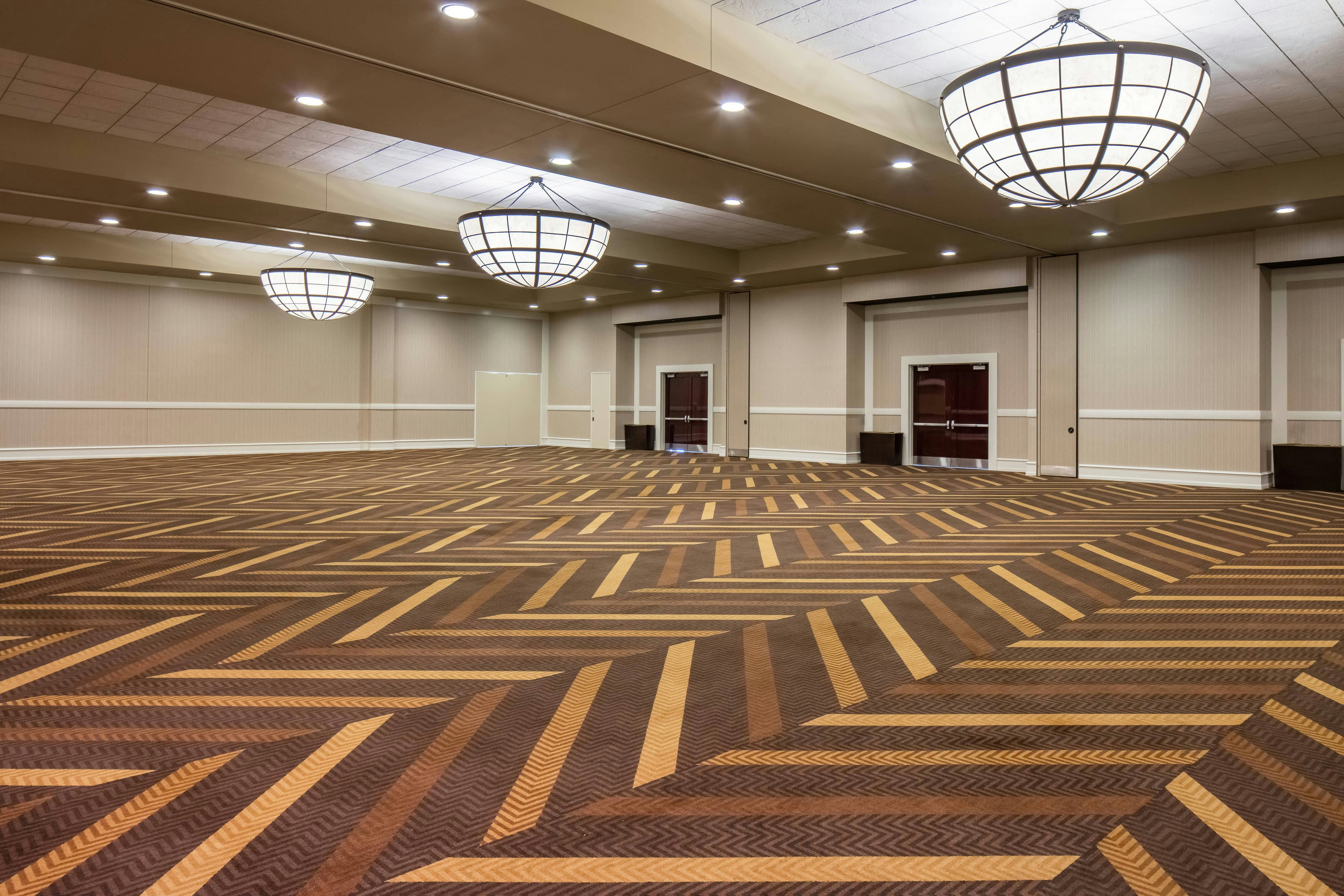 Lobby at SHERATON OVERLAND PARK HOTEL AT THE CONVENTION CENTER, OVERLAND PARK - KS