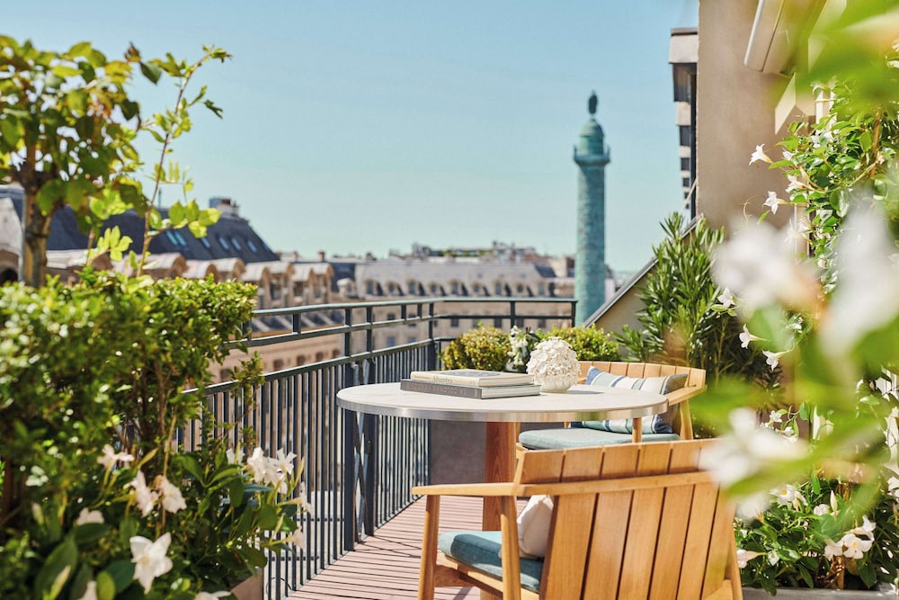 PARK HYATT PARIS VENDOME 68/71