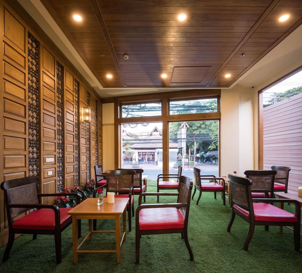 Peak Nimman Prestige Hotel 48/68