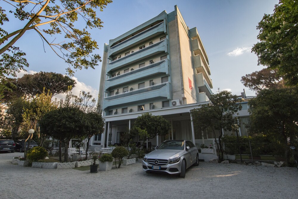 Hotel New Zanarini 20/26
