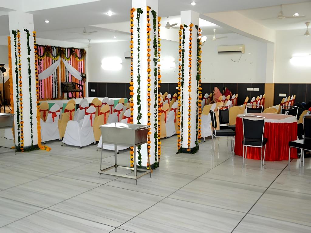 HOTEL S R PALACE 13/17