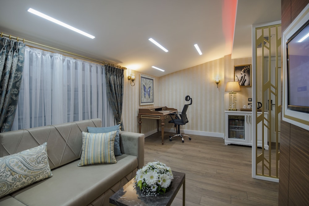 Elysium Green Suites 37/60