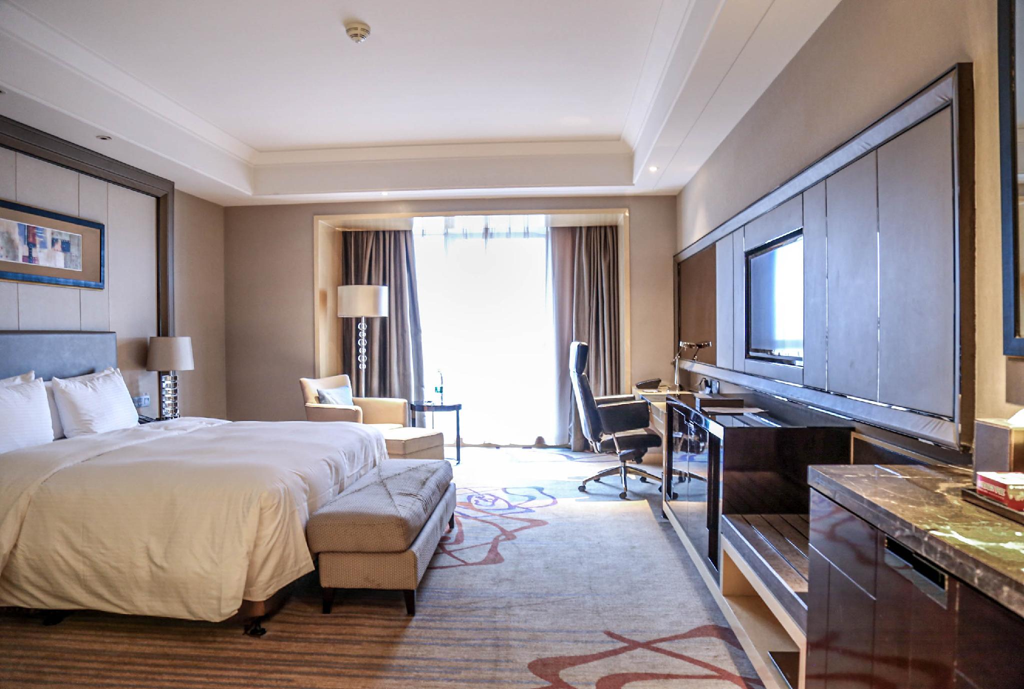 Wanda, Deluxe, King Bed, Lake View