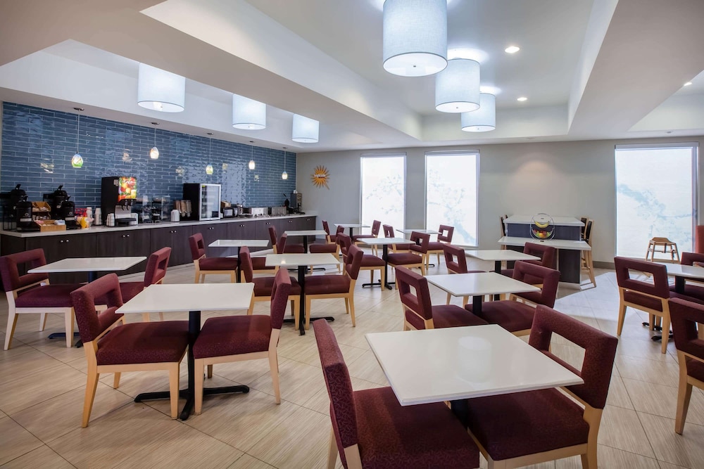 La Quinta Inn And Suites By Wyndham Odessa North 12/17