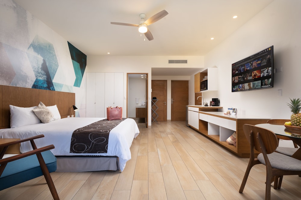 Deluxe, Studio, King Bed