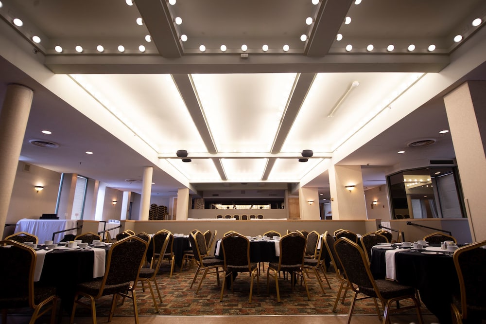 Prince Arthur Waterfront Hotel & Suites 38/43